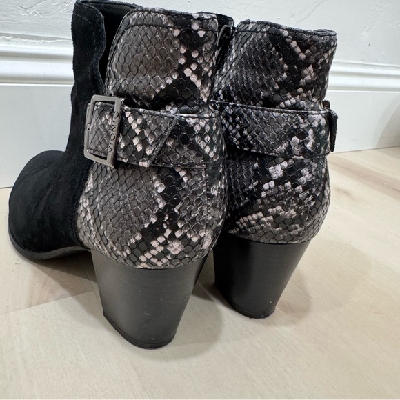 Vionic Naomi Snake Print Ankle Booties Black Suede Women's 8 Zipper - Picture 5 of 12